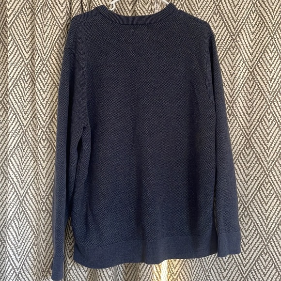 LL Bean merino wool sweater, navy blue, XL men’s! Perfect for fall and winter - Picture 3 of 4
